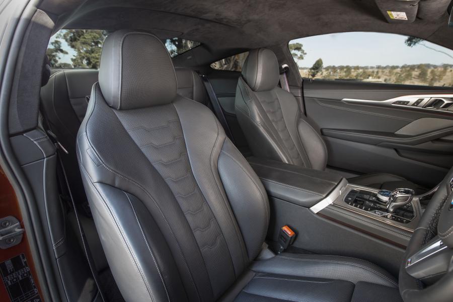 Интерьер BMW M850i xDrive Carbon Package (G15) 2019 года  (AU) (фото 15 из 38)